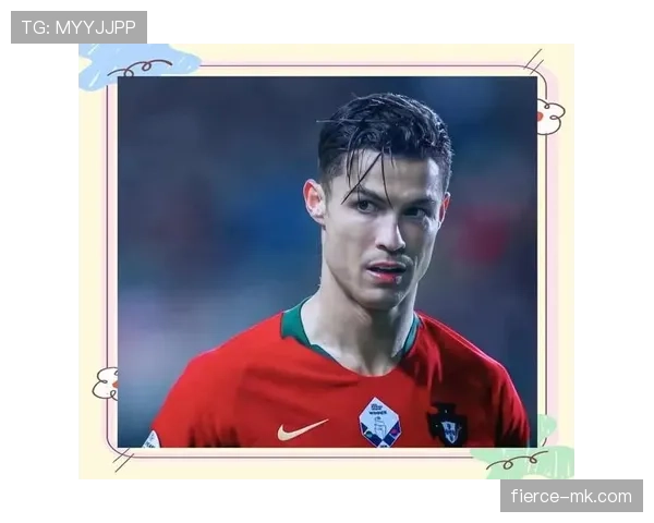 C罗凭借专注与坚持成就辉煌职业生涯,成功态度引发广泛关注 C罗凭借专注与坚持成就辉煌职业生涯,成功态度引发广泛关注