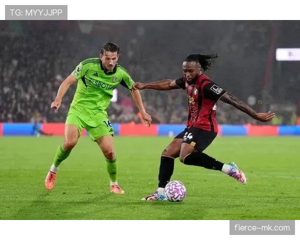 伯恩茅斯新帅伊劳拉首秀在即，球队状态引球迷期待