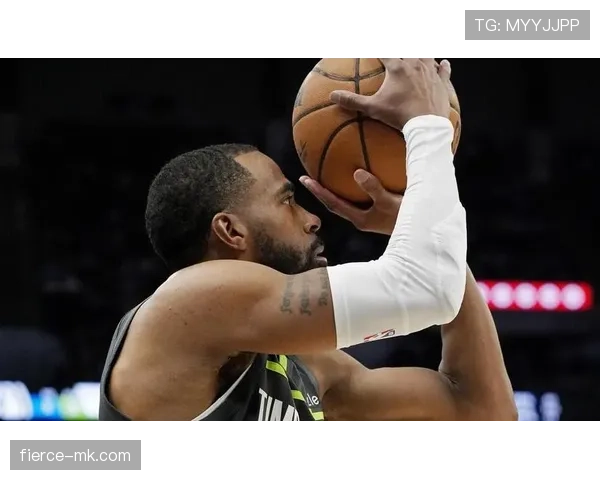 康利比上季更主动挡拆对位内线拉开防线提升组织