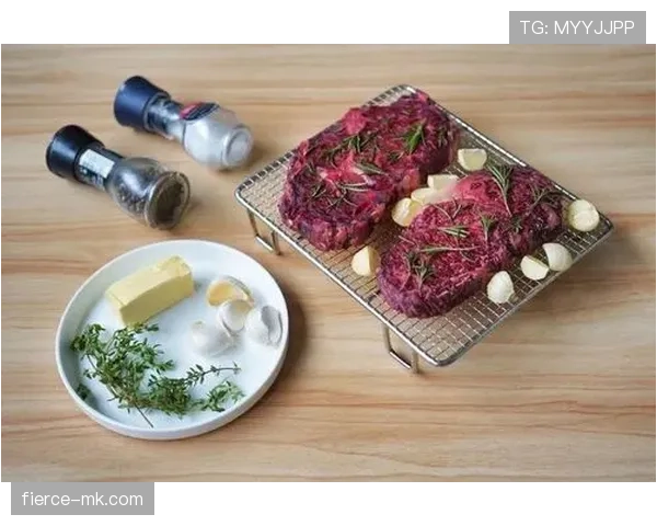 哈兰德冰箱里塞满牛排，训练完直接啃生肉？